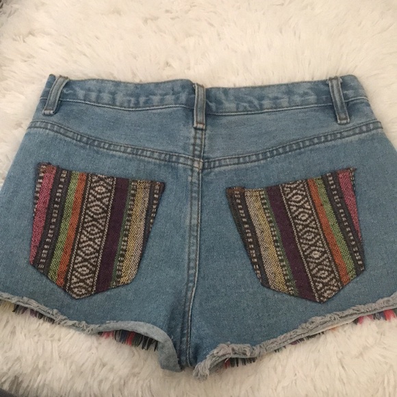 Forever 21 embroidered denim shorts - Picture 3 of 3
